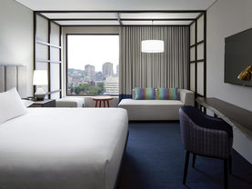 DoubleTree par Hilton Montréal - Chambre avec un très grand lit 